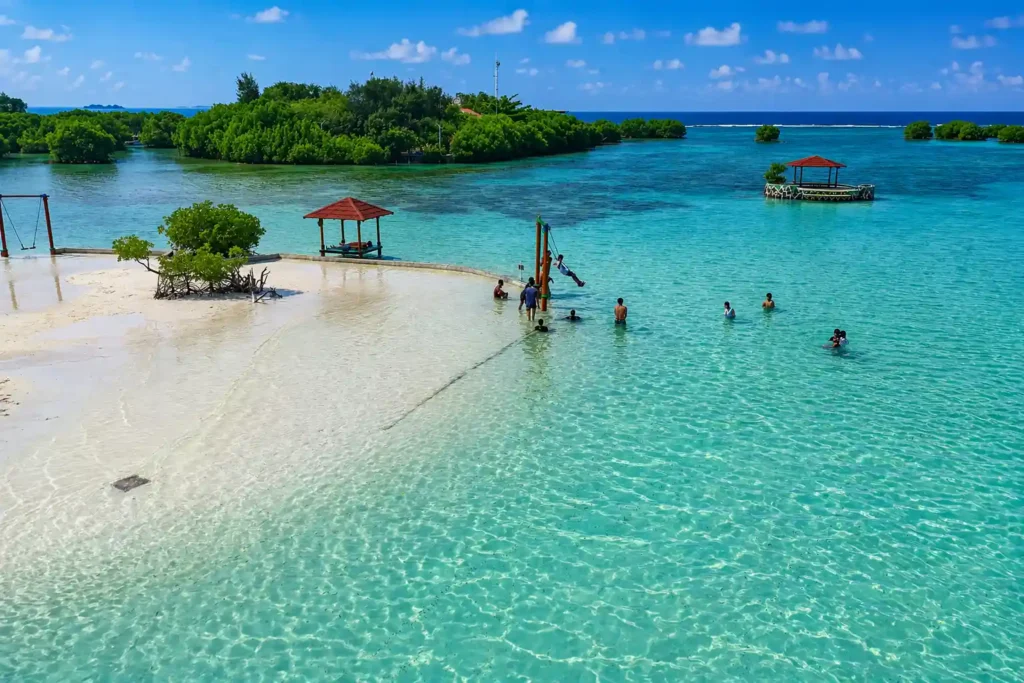 aktivitas wisata di pantai pulau pari